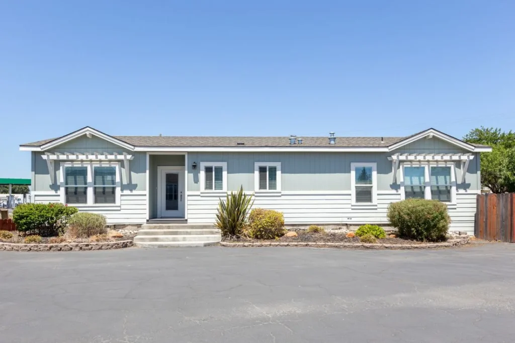 clayton-2458a-coronado-manufactured-home-10